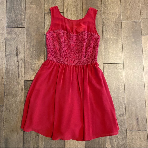 Red dress - Picture 1 of 4